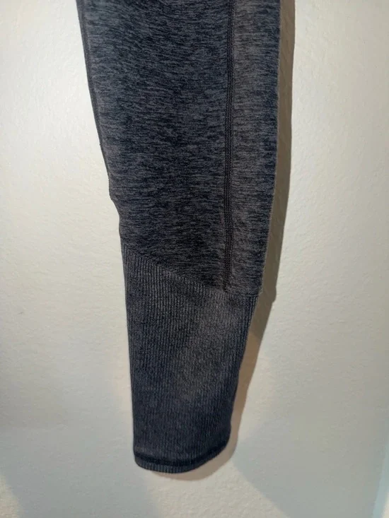 Alo Women’s Dark Grey Heathered High-Waist Alosoft Leggings - Picture 4 of 10